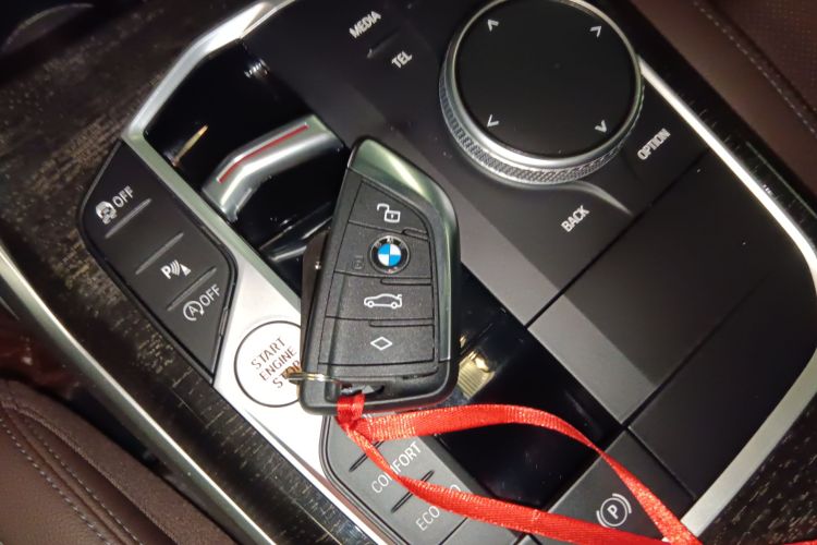 BMW 3 Series 2023 car image #9