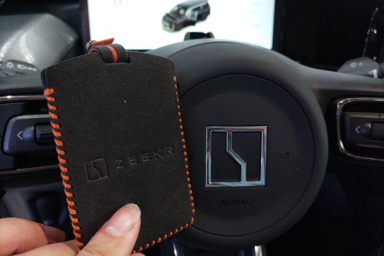 Zeekr 009 2025 car image #9