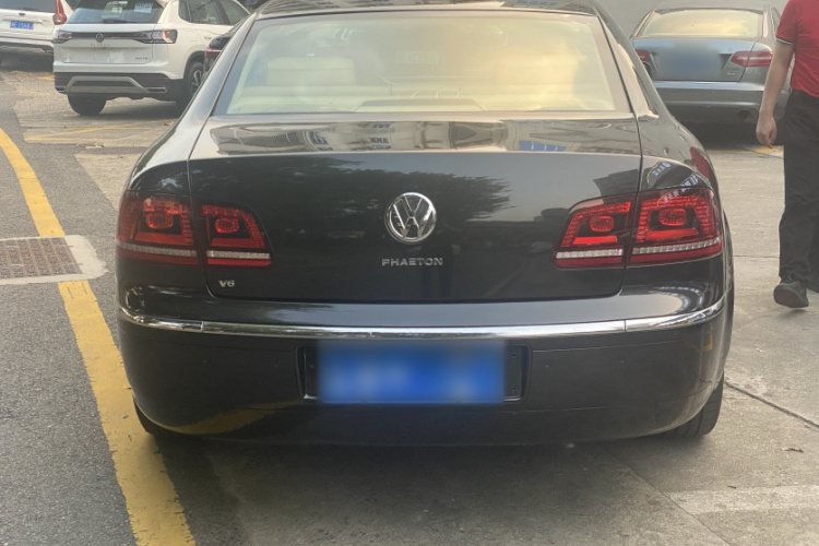 Volkswagen Pheaton 2013 immagine di auto #9