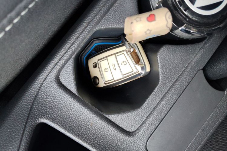 Volkswagen T-Cross 2020 car image #9