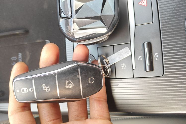BYD SongL DM-i 2025 car image #9