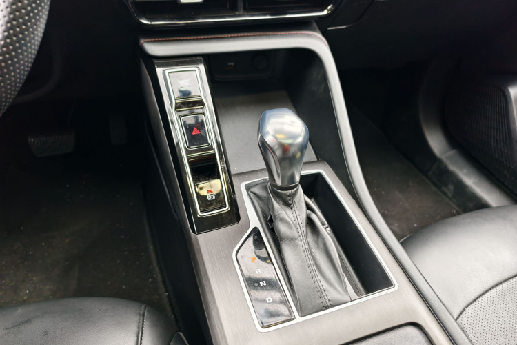 Roewe i5 2023 car image #9