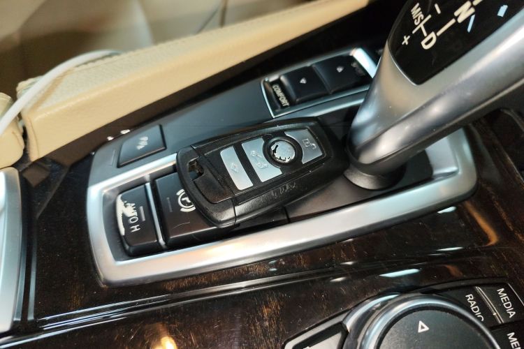 BMW 5 Series 2016 car image #9