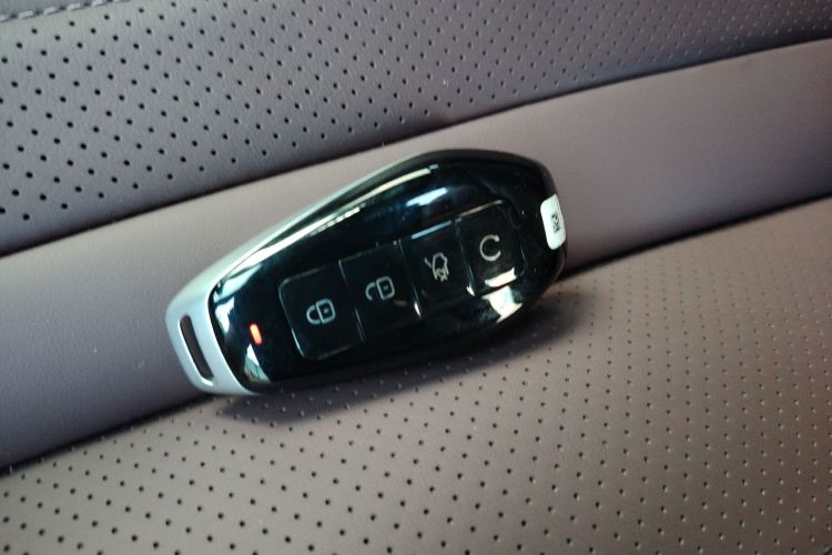 Denza Z9GT 2024 car image #9