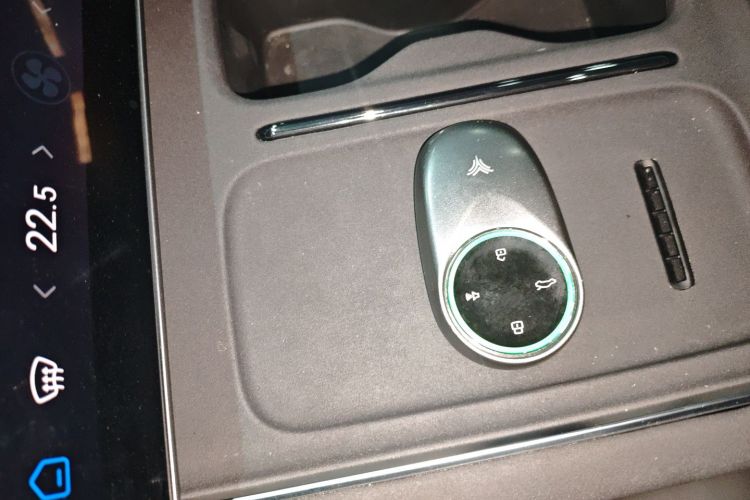 哪吒汽车 哪吒S猎装 2025 #9 哪吒汽车 哪吒S猎装 2025 汽车图片 #9