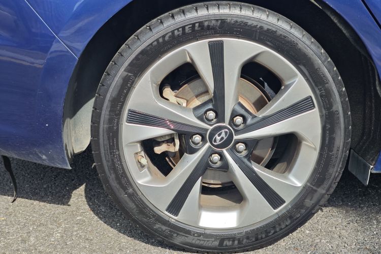 Hyundai Lafesta 2019 car image #9