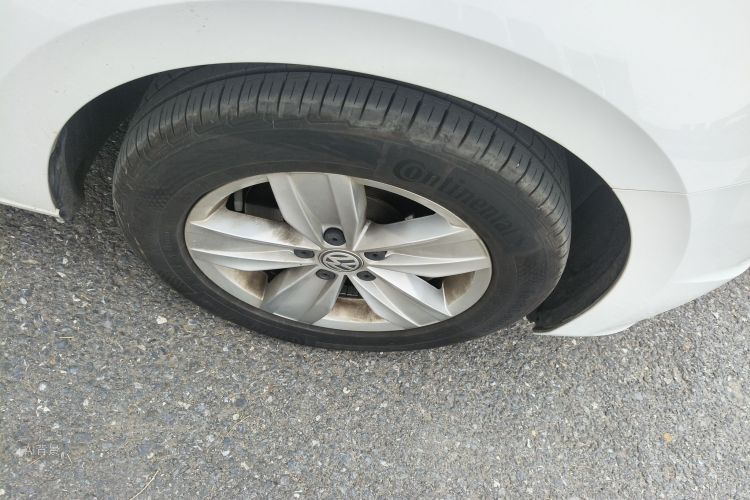 Volkswagen Touran 2017 car image #9