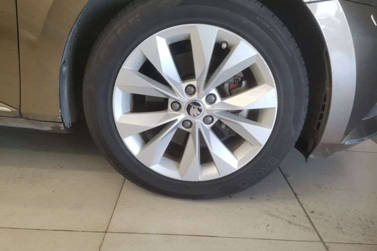 Skoda Superb 2015 car image #9