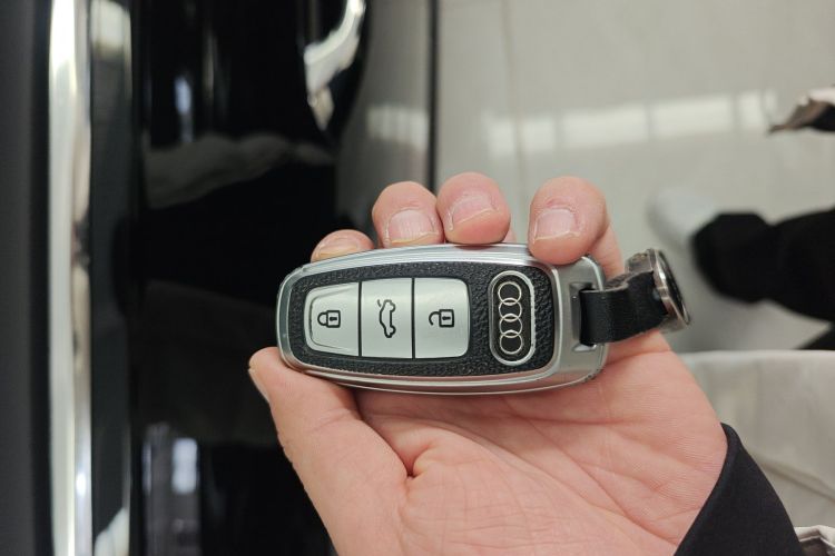 Audi A6L New Energy 2021 #9 Audi A6L New Energy 2021 car image #9