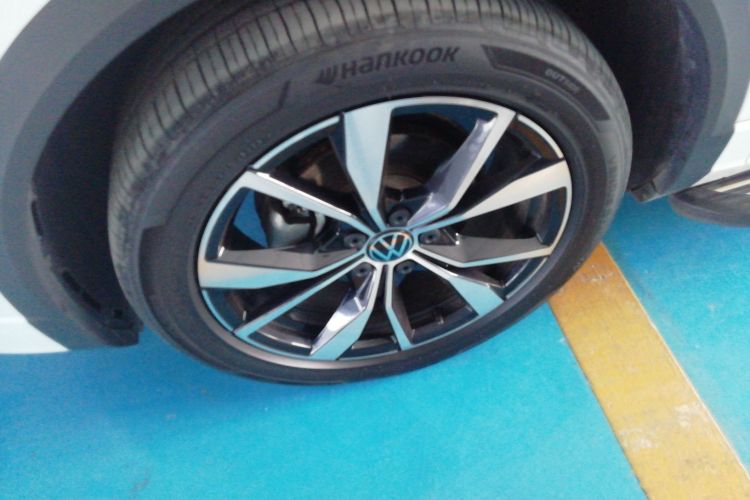 Volkswagen T-Roc 2023 car image #9