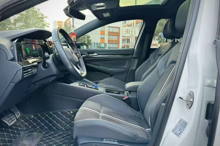 Volkswagen Golf 2021 car image #9