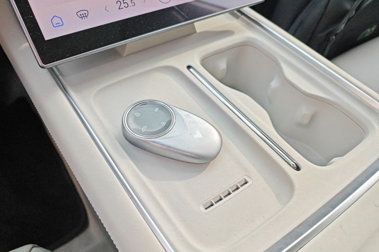 哪吒汽车 哪吒S猎装 2025 汽车图片 #9