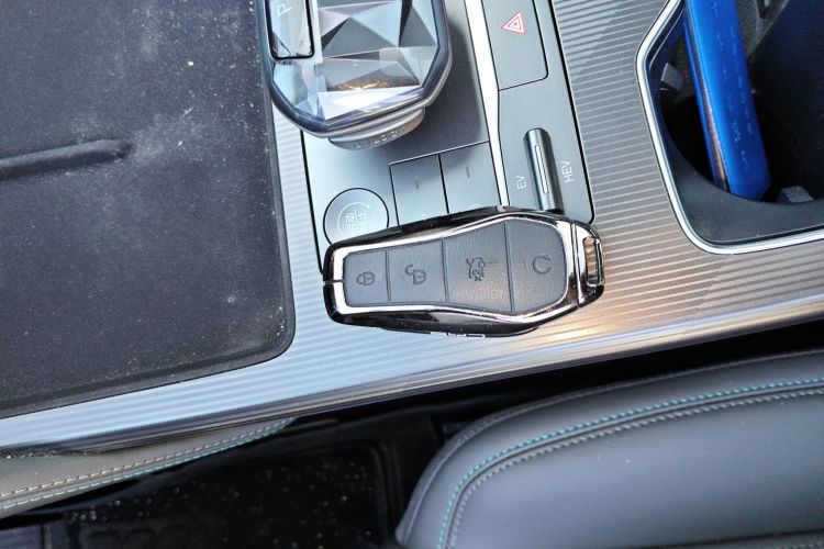 BYD SongL DM-i 2025 car image #9