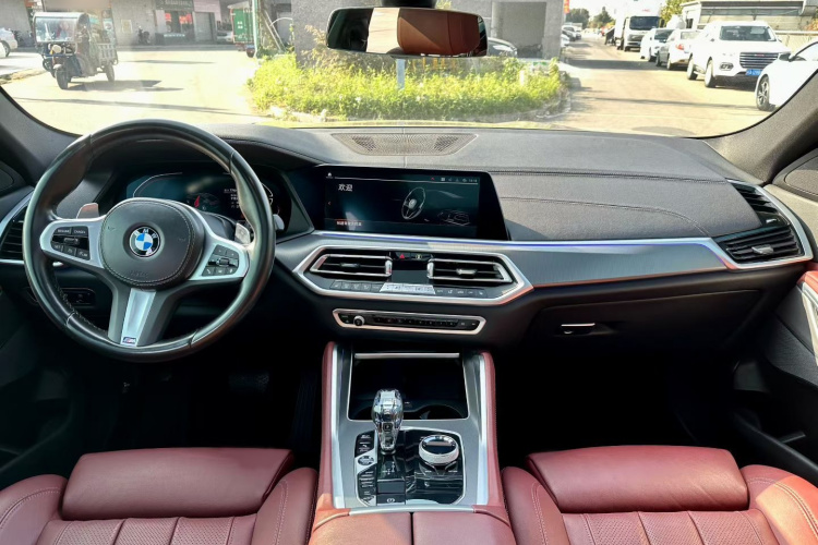 BMW X6 2022 car image #9