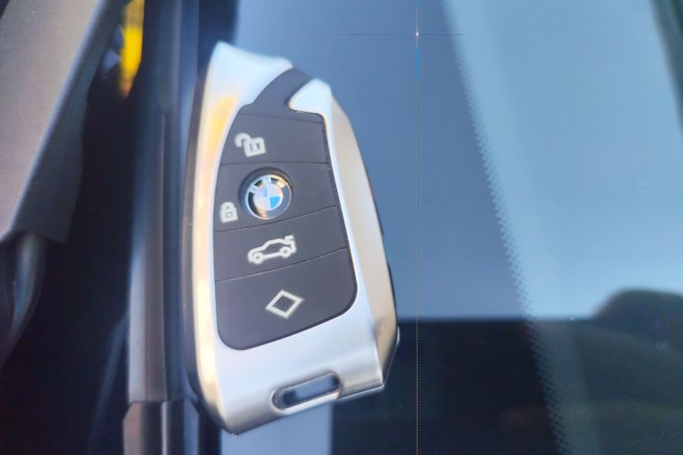 BMW 3 Series 2022 #9 BMW 3 Series 2022 car image #9