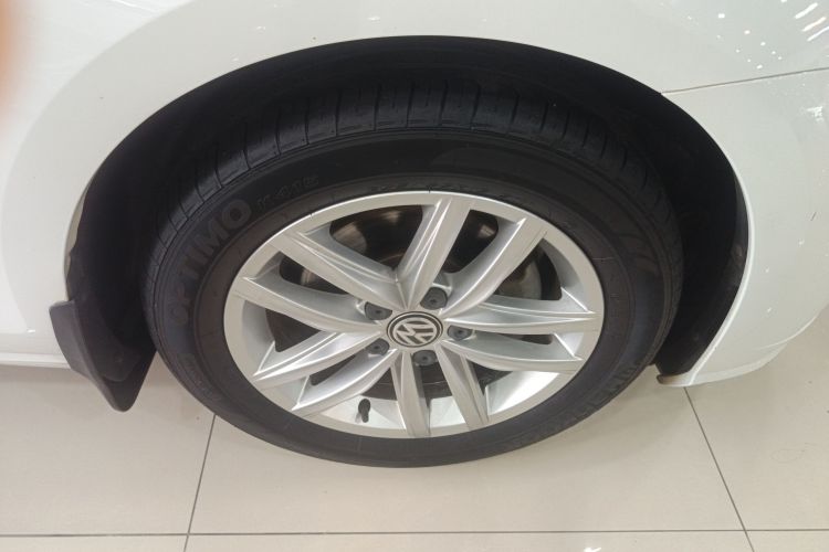 Volkswagen Golf 2019 car image #9