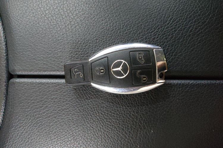 Mercedes-Benz V Class 2022 #9 Mercedes-Benz V Class 2022 car image #9