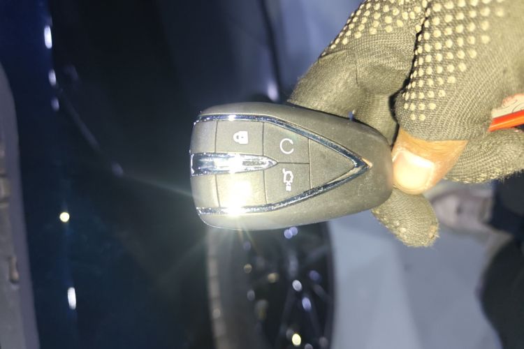 Changan UNI-V 2025 car image #9