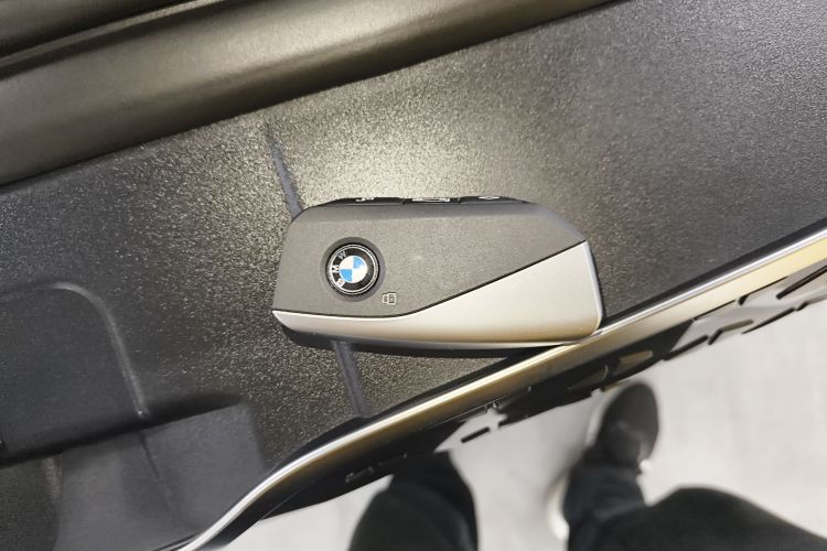 BMW iX1 2025 #9 BMW iX1 2025 car image #9