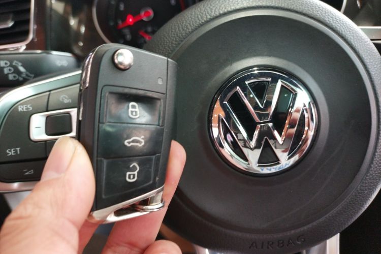 Volkswagen GolfGTI 2016 car image #9