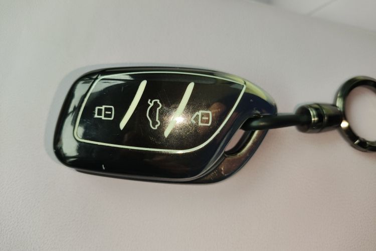 MG 4 EV 2025 car image #9