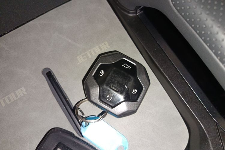Jetour Traveller 2025 car image #9