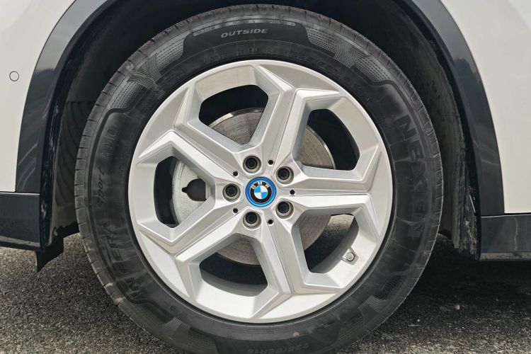 BMW iX1 2025 #9 BMW iX1 2025 صورة سيارة #9