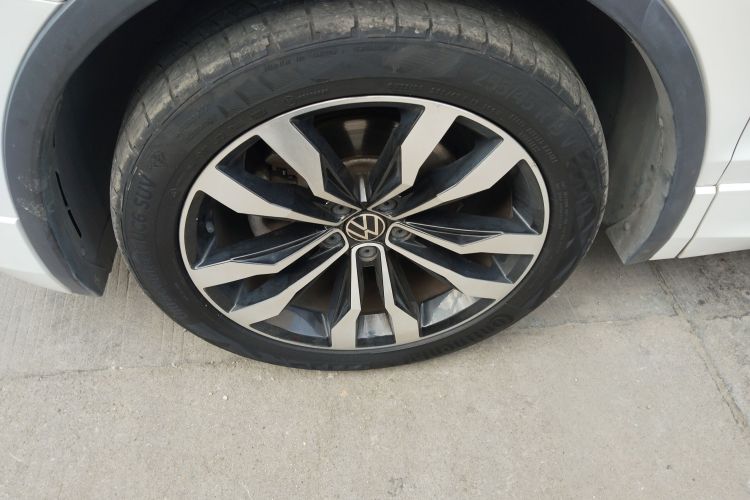Volkswagen Tiguan L 2021 car image #9