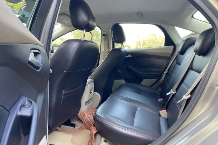 Ford Focus 2018 car image #9