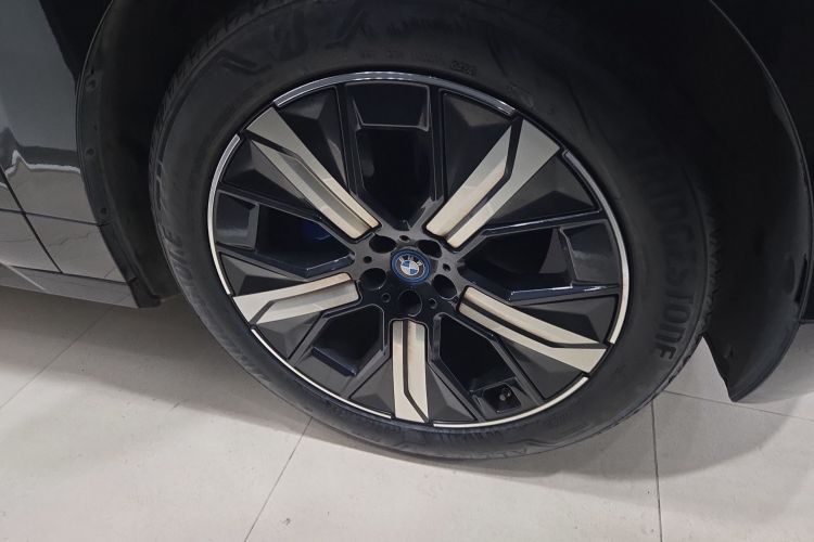 BMW iX 2024 immagine di auto #9