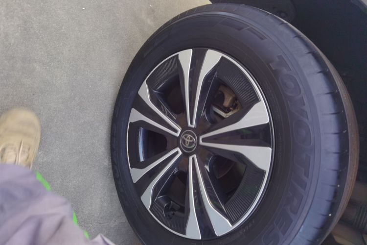 Toyota bZ4X 2022 immagine di auto #9