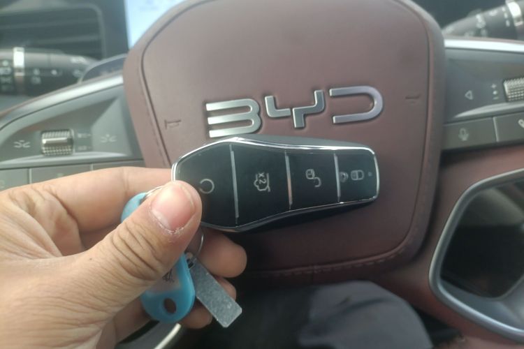BYD Seal 07 DM-i 2025 car image #9