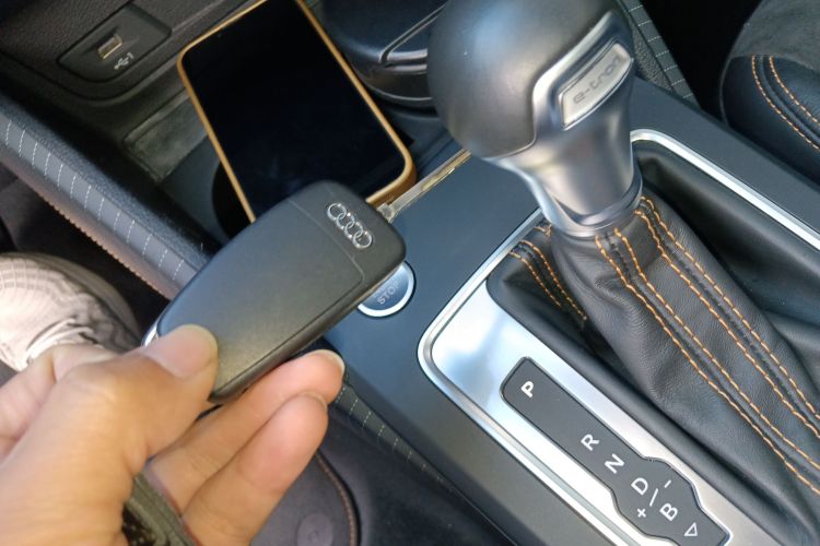 Q2L e-tron 2022 car image #9
