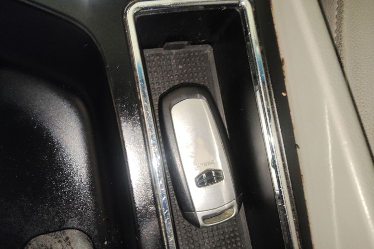 Emgrand 2016 car image #9