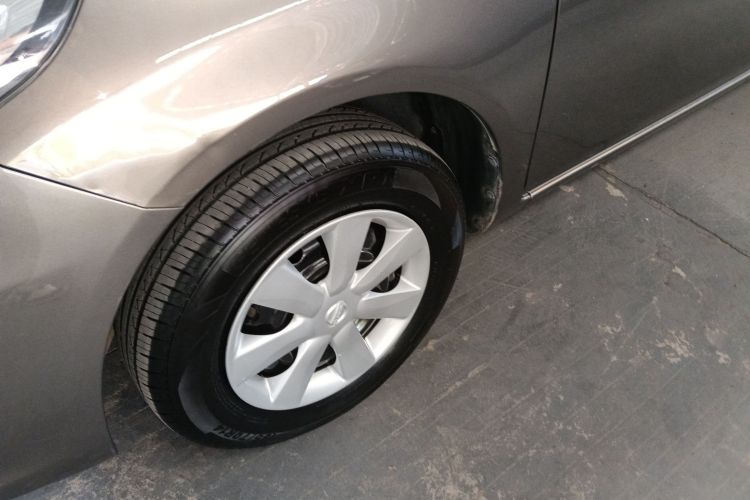 Nissan Sunny 2018 car image #9