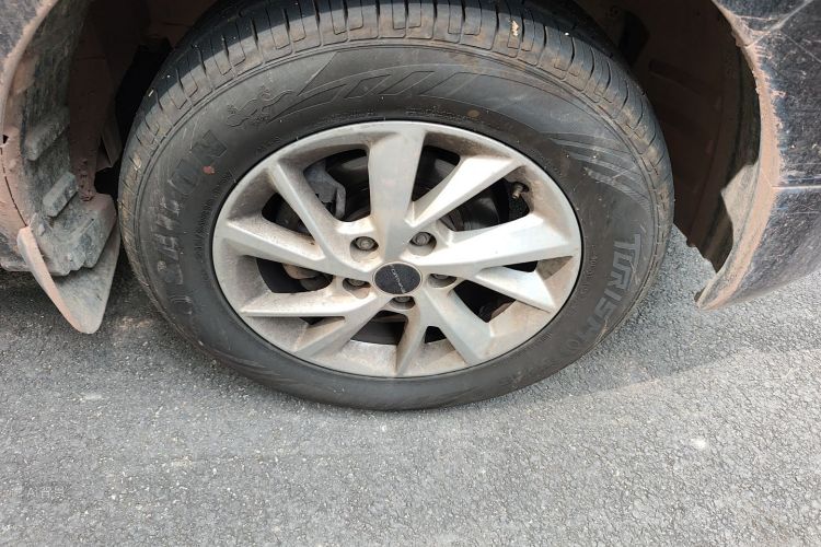 Forthing Lingzhi PLUS 2022 car image #9