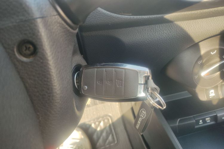Kia 2019 car image #9