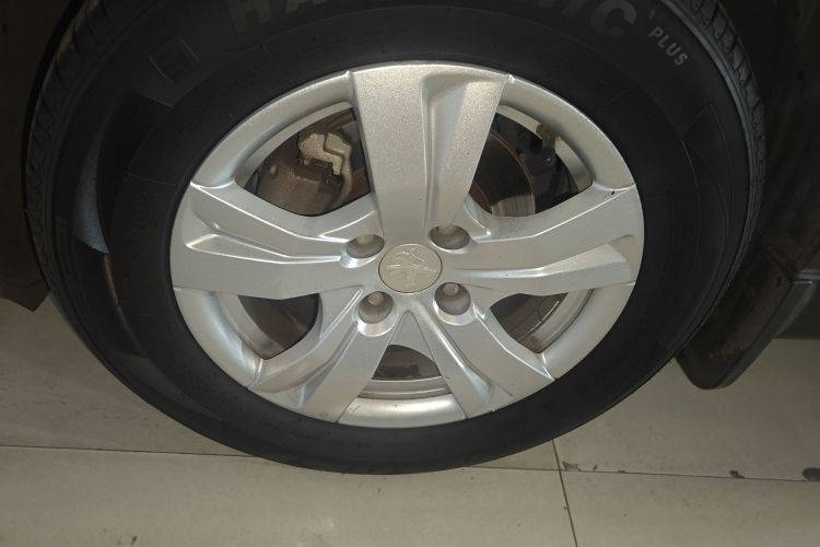 Peugeot 2008 2016 car image #9