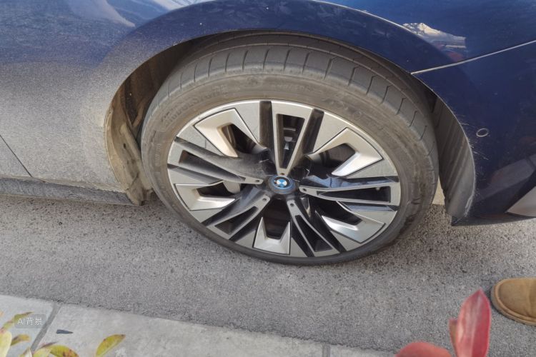 BMW i5 2025 car image #9