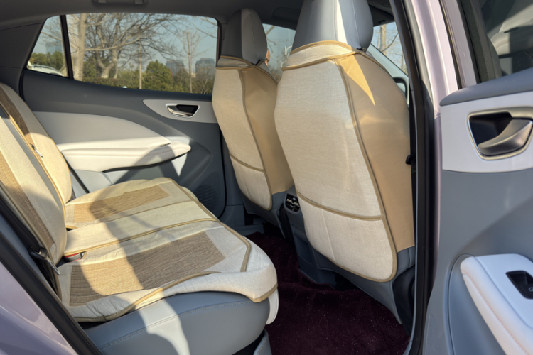 MG 4 EV 2025 car image #9