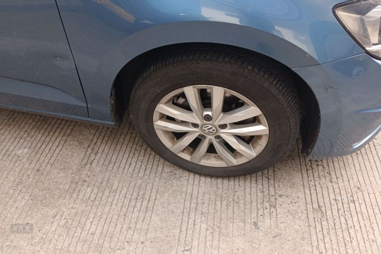 Volkswagen Touran 2018 car image #9