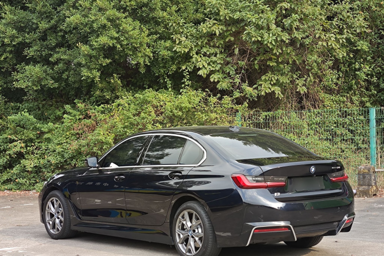 BMW i3 2024 car image #9