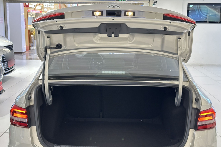 Volkswagen Lavida 2019 car image #9