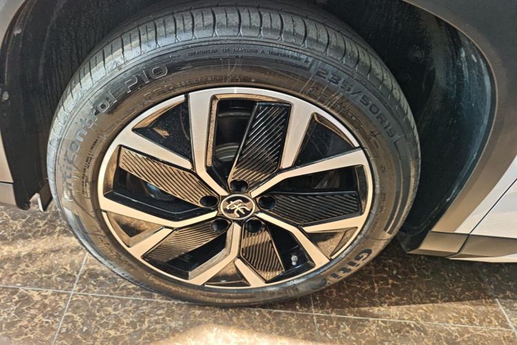BYD SongL DM-i 2025 car image #9
