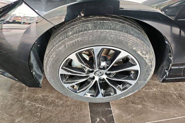 Toyota Avalon 2023 car image #9