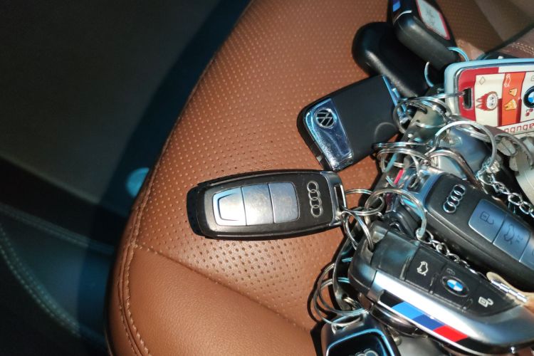 Audi Q8 2020 car image #9