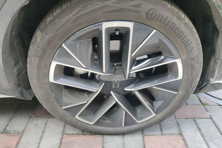 Avatr 11 2023 car image #9