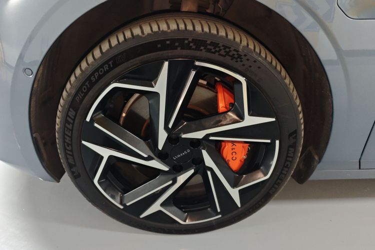 Lynk & Co 2024 car image #9