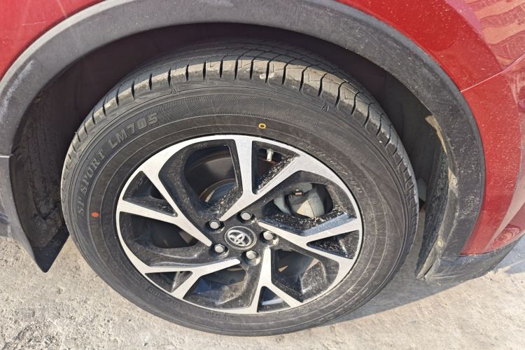 Toyota C-HR 2020 car image #9