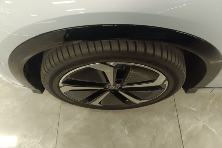 BYD SongL EV 2025 #9 BYD SongL EV 2025 car image #9